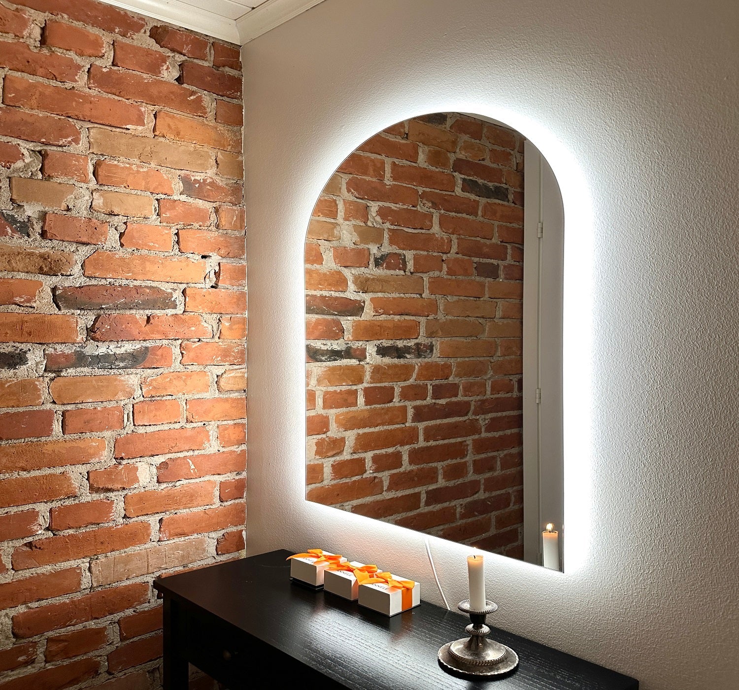 Karoliina Pentikäisen kodin sisustuksessa yhdistyy uusi ja vanha