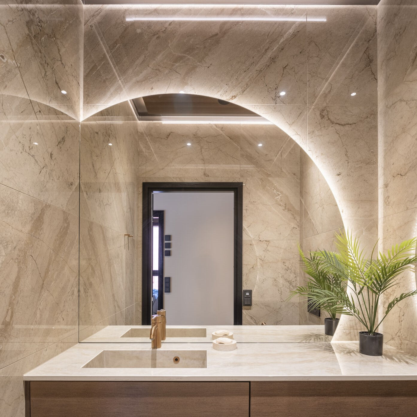 Linda Baki suunnittelee tiloja, joissa on hyvä olla