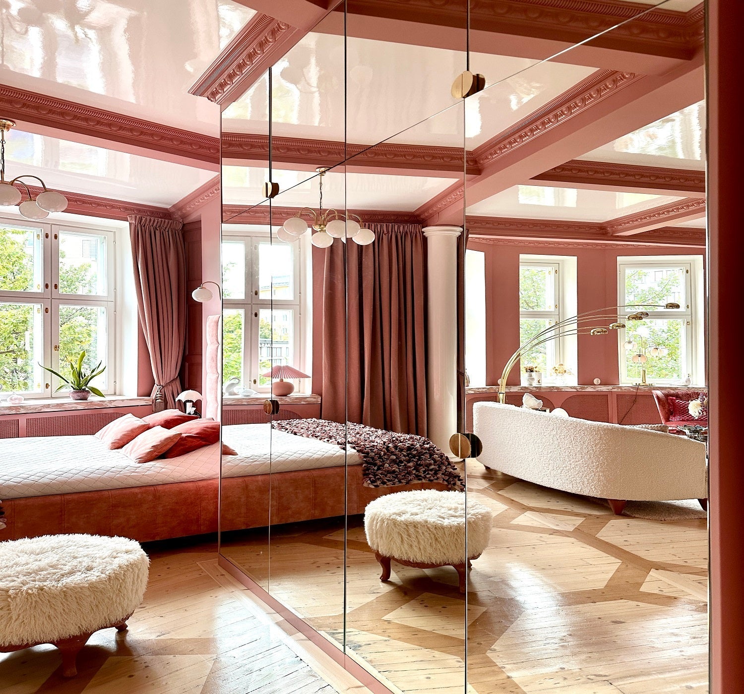 Meja Designin huikea pinkki sviitti