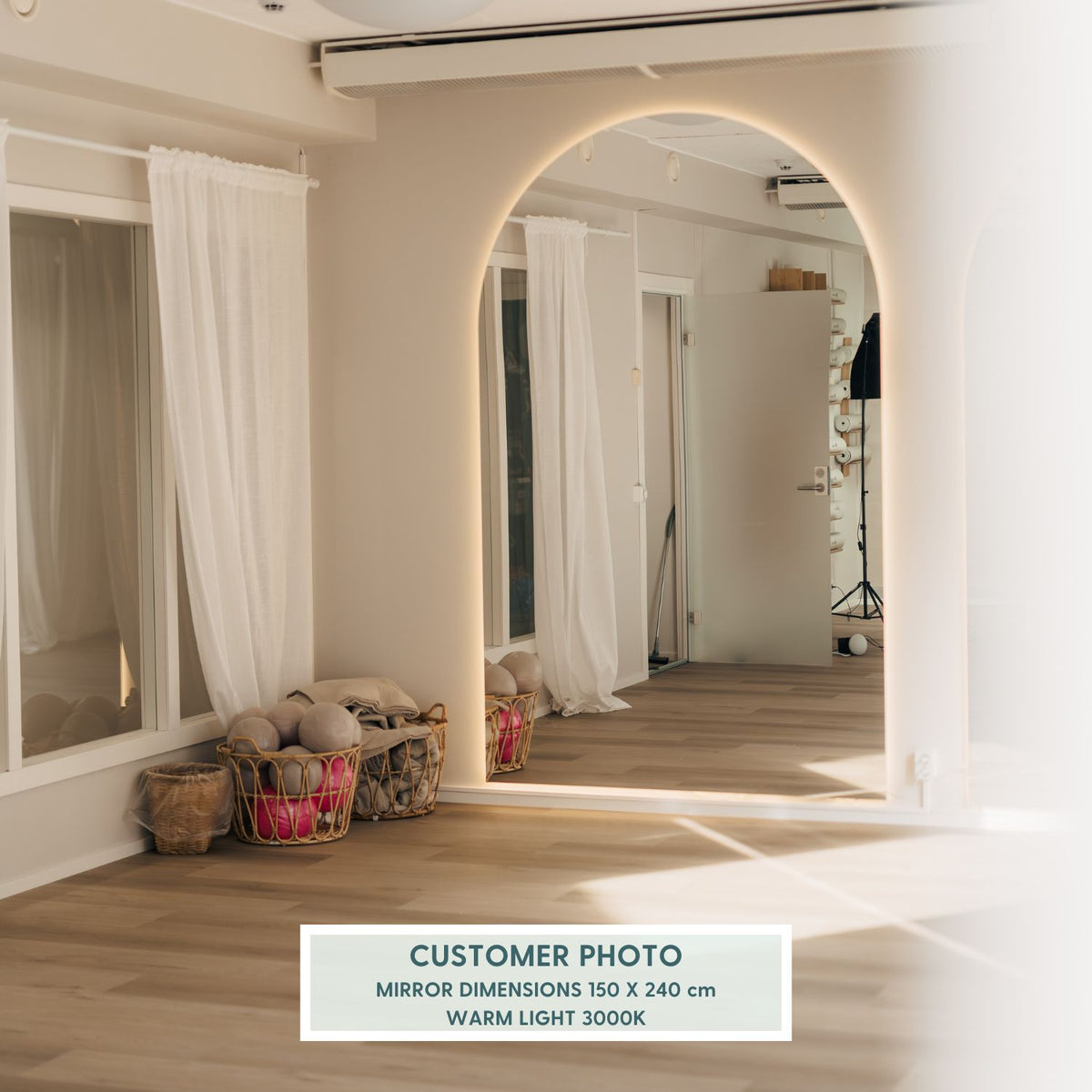 Kaari - Extra-Large Arch Mirror With LED-Lights (130x220cm)