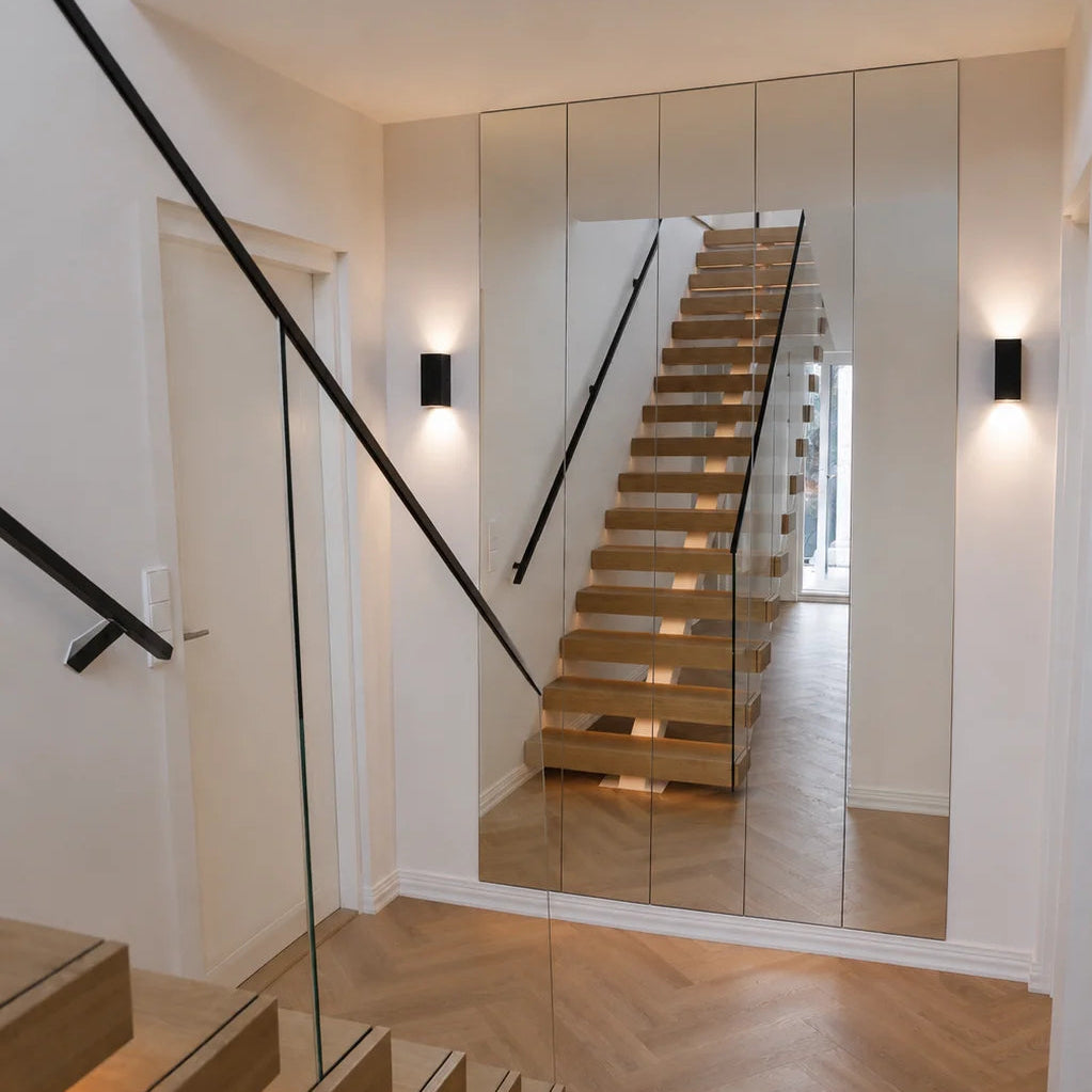Mirror wall from elements