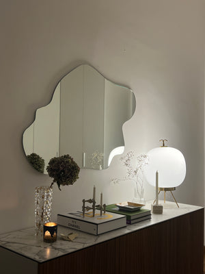 Saari – Rahmenloser Spiegel mit Hintergrundbeleuchtung (165 x 110 cm)