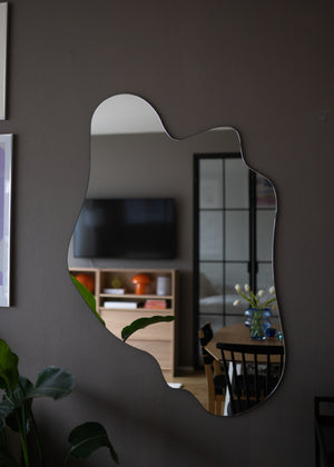 Saari – Rahmenloser Spiegel (125 x 83 cm)
