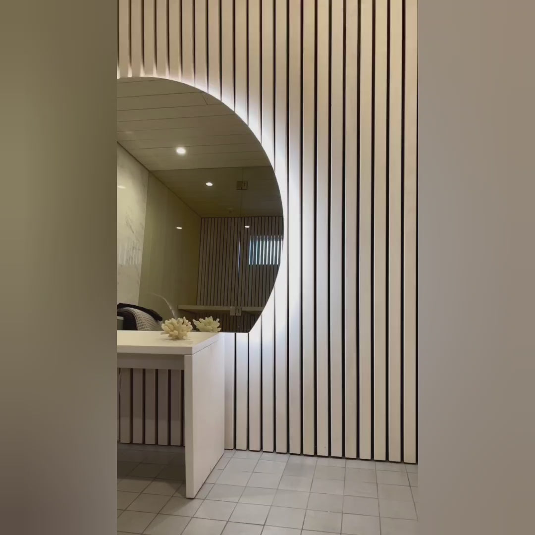 Ladda video: Halvcirkelformad spegel med belysning (96x120 cm)