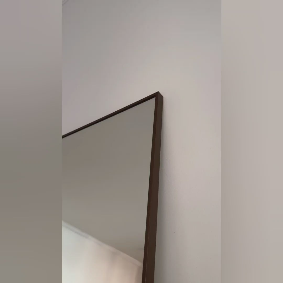 Ladda video: Slimline - Extra Stor Fullängdsspegel Med Bronsram (130x220cm)