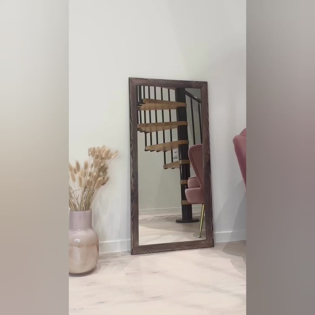 Video laden: Spiegel mit Holzrahmen M (110x210cm)